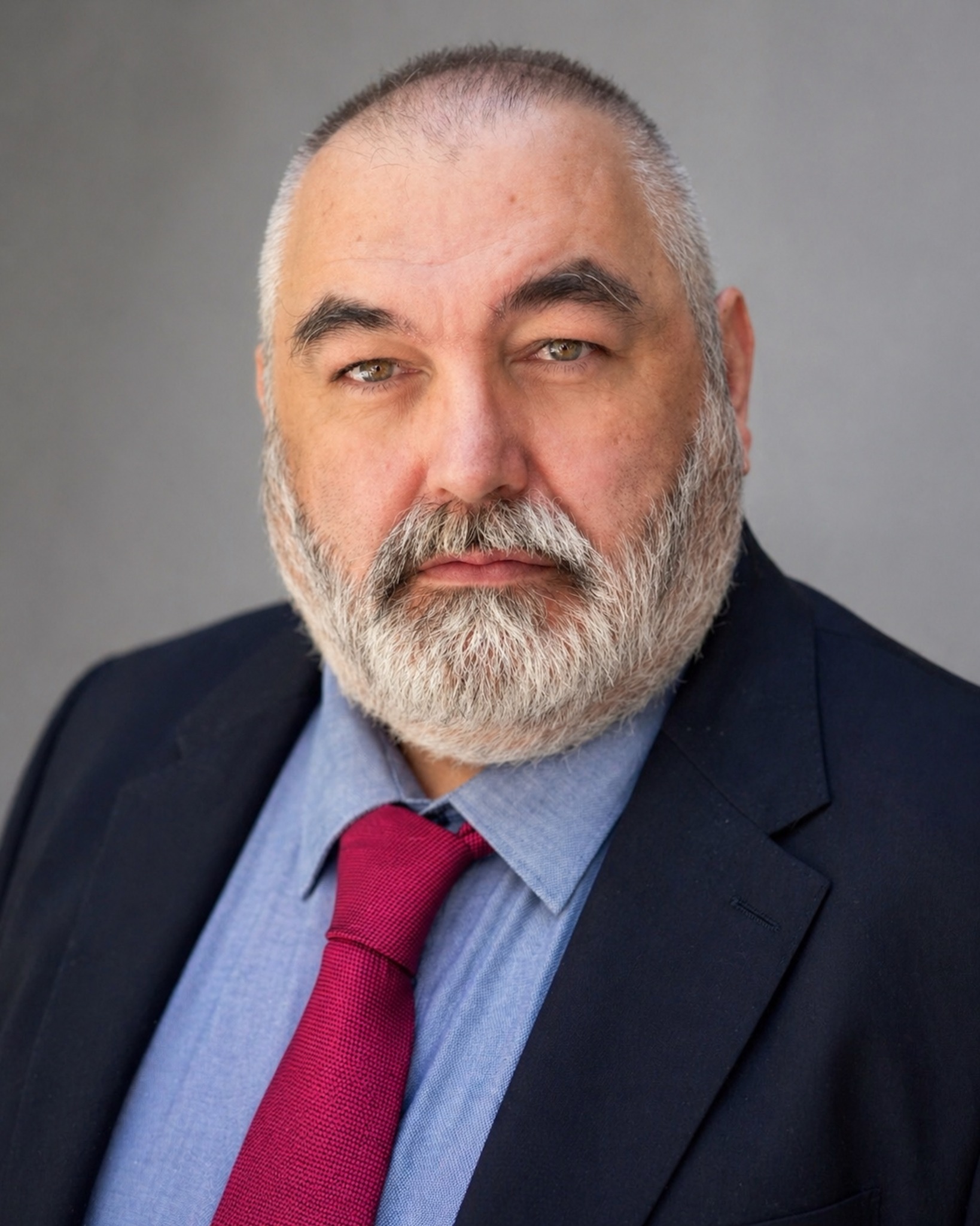 Gunter Matzka – Porträt im Anzug